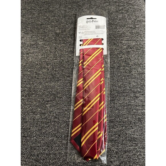 Gryffindor House Neck Tie The Wizarding World of Harry Potter Red & Gold NEW - Picture 3 of 5